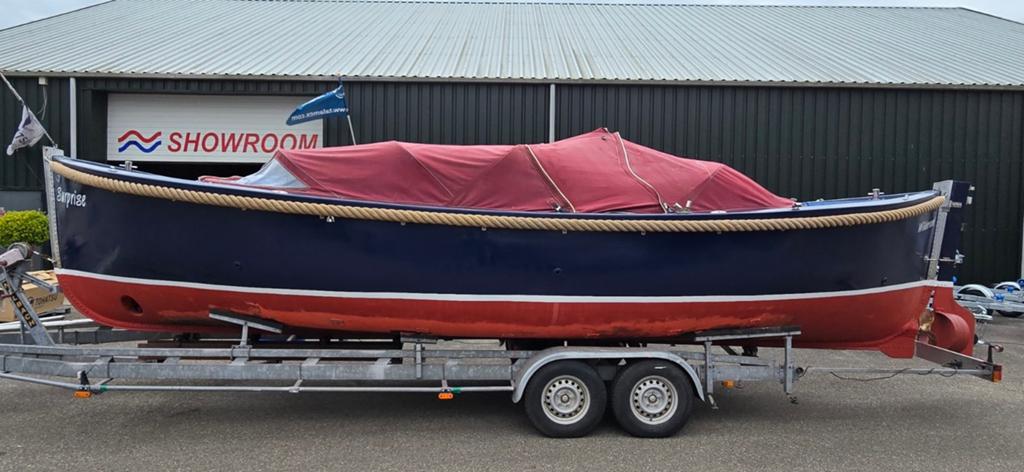 Voor de snelle beslisser 9 meter harding sloep, Gebruikt, Binnenboordmotor, Polyester, Admiral