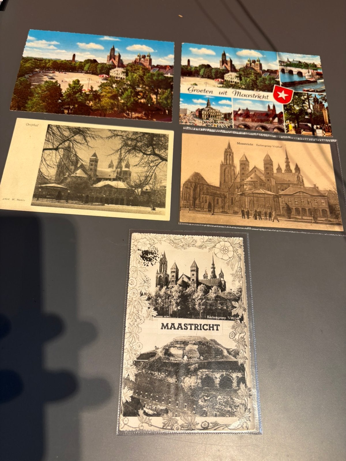 5 Oude Ansichtkaarten Maastricht – Vrijthof, Kerkengroep, Verzenden, Italië