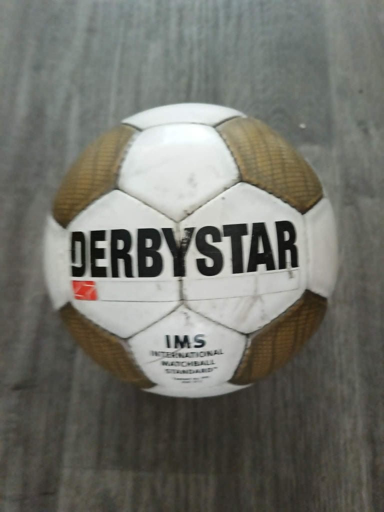 DERBYSTAR VOETBALLEN EN ANDEREN., Maat L, Ophalen of Verzenden, Zo goed als nieuw, Bal