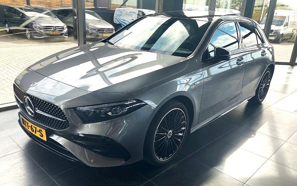 Mercedes-Benz A-Klasse A 250 e AMG 218pk 8G-DCT 2025 Grijs, Dealer onderhouden, 163 pk, Bedrijf, Hybride Elektrisch/Benzine
