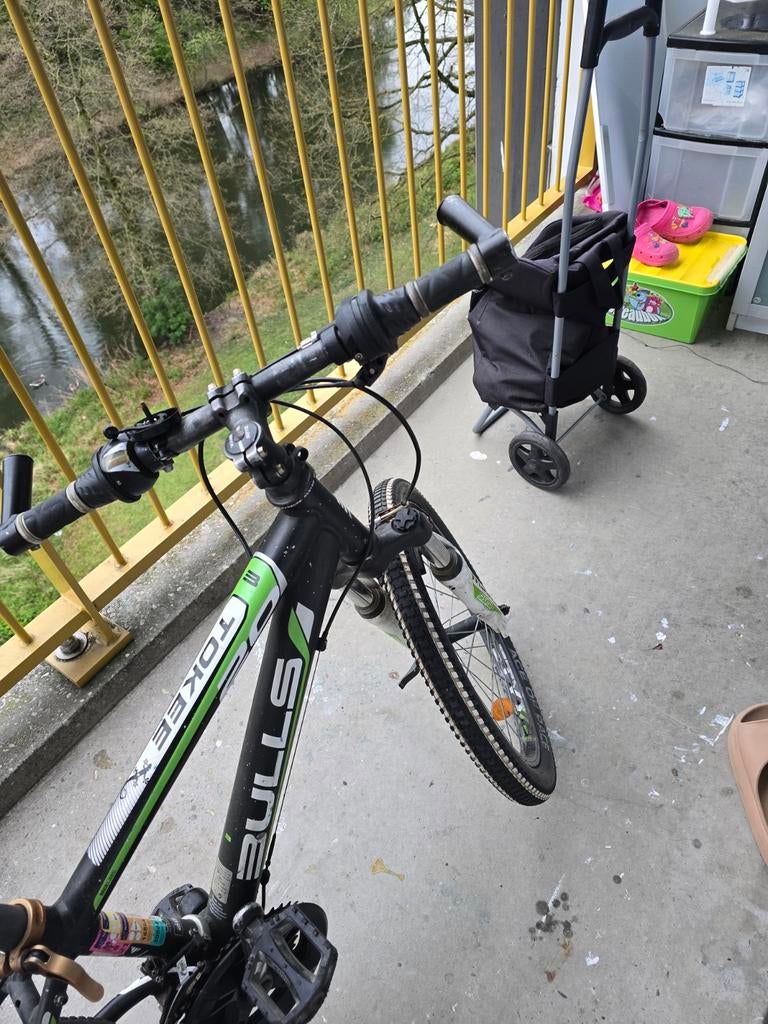 De fiets heeft een mooie kleur (zwart en groen), Fietsen en Brommers, Fietsen | Crossfietsen en BMX, Ophalen, 24 inch of meer