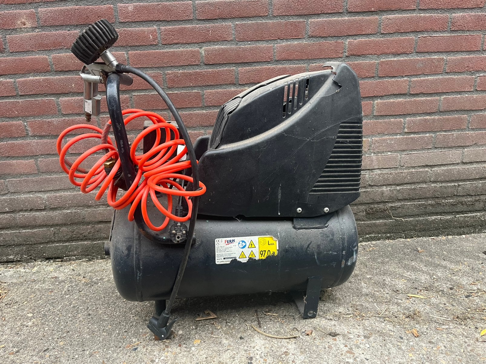Kleine compressor inclusief luchtspuit, Doe-het-zelf en Verbouw, Compressors, Minder dan 25 liter, Ophalen, Zo goed als nieuw