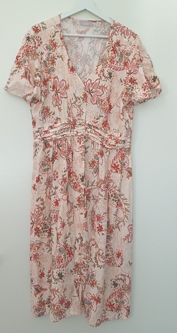 Nieuwe soepel vallende jurk Cassis met goudkleurige knoopjes, Kleding | Dames, Cassis, Maat 42/44 (L), Nieuw, Ophalen of Verzenden