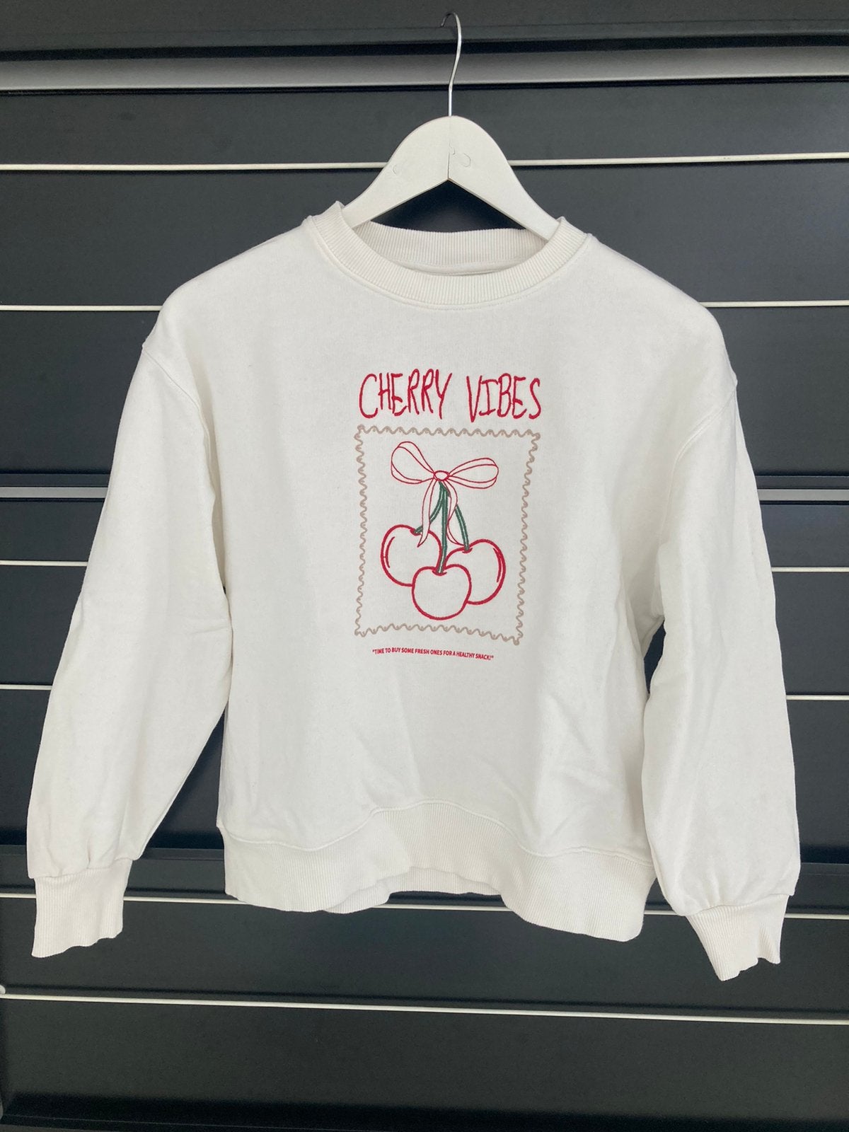 Nette witte Zara Sweater Trui met kersjes maat 158, Gebruikt, Meisje, Trui of Vest, Ophalen of Verzenden