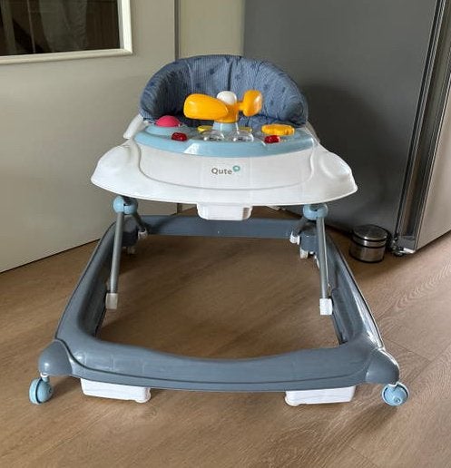 Qute Babywalker - Zo goed als nieuw, Ophalen, Zo goed als nieuw, Overige typen, Met wieltjes