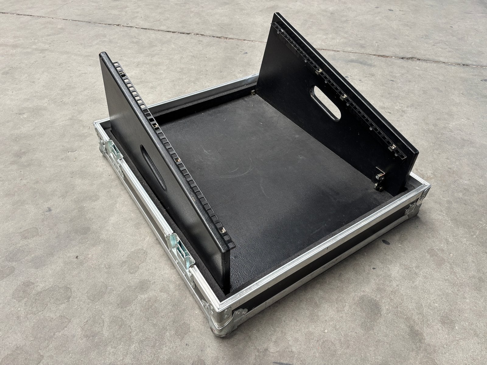 Flightcase met binnenrack voor 19” mengtafel, Ophalen, Gebruikt, Overige instrumenten, Flightcase