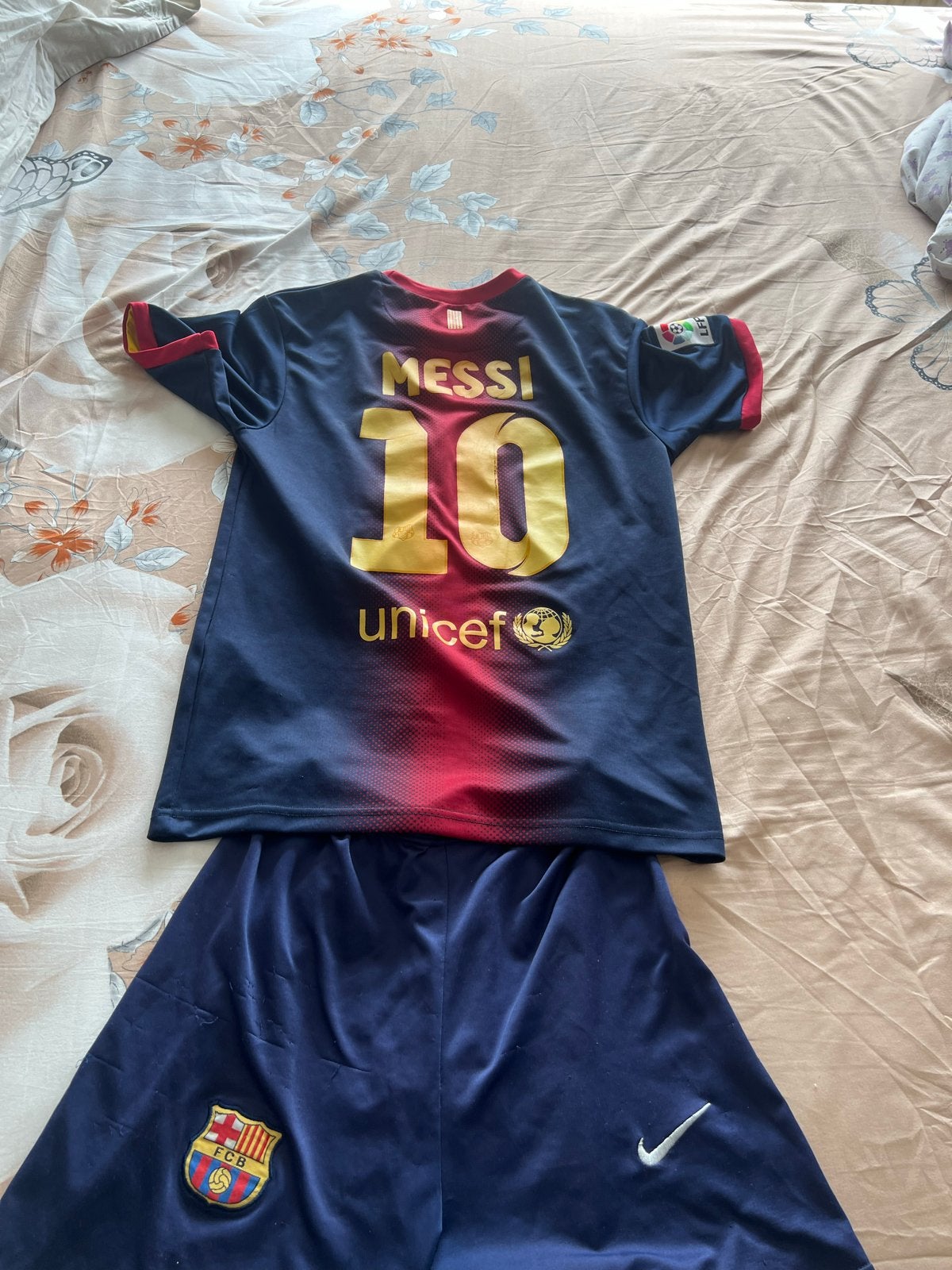 FC Barcelona Messi 10 voetbaltenue 152-158 (shirt + broekje), Ophalen of Verzenden, Zo goed als nieuw