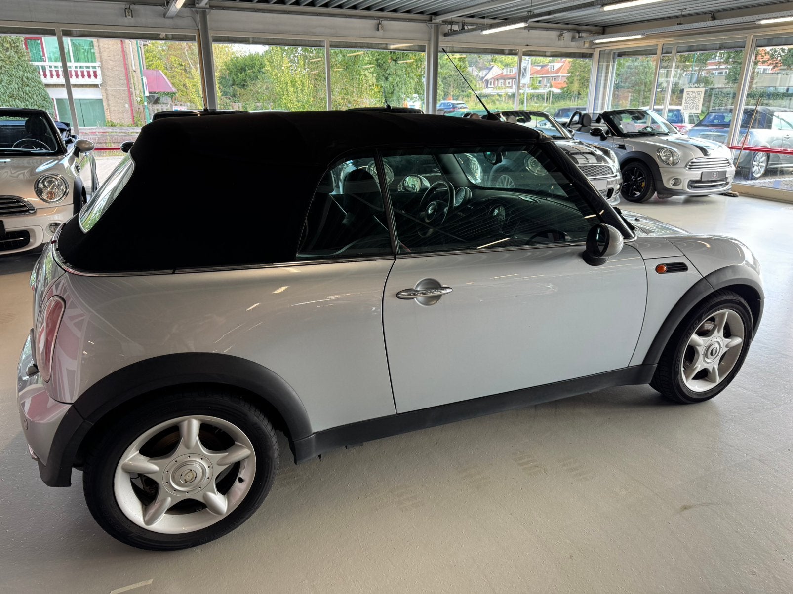 Mini 1.6 16V Cooper Cabrio 2004 Grijs ( 3 MAANDEN GARANTIE ), Auto's, Voorwielaandrijving, Zwart, 4 cilinders, Cabriolet