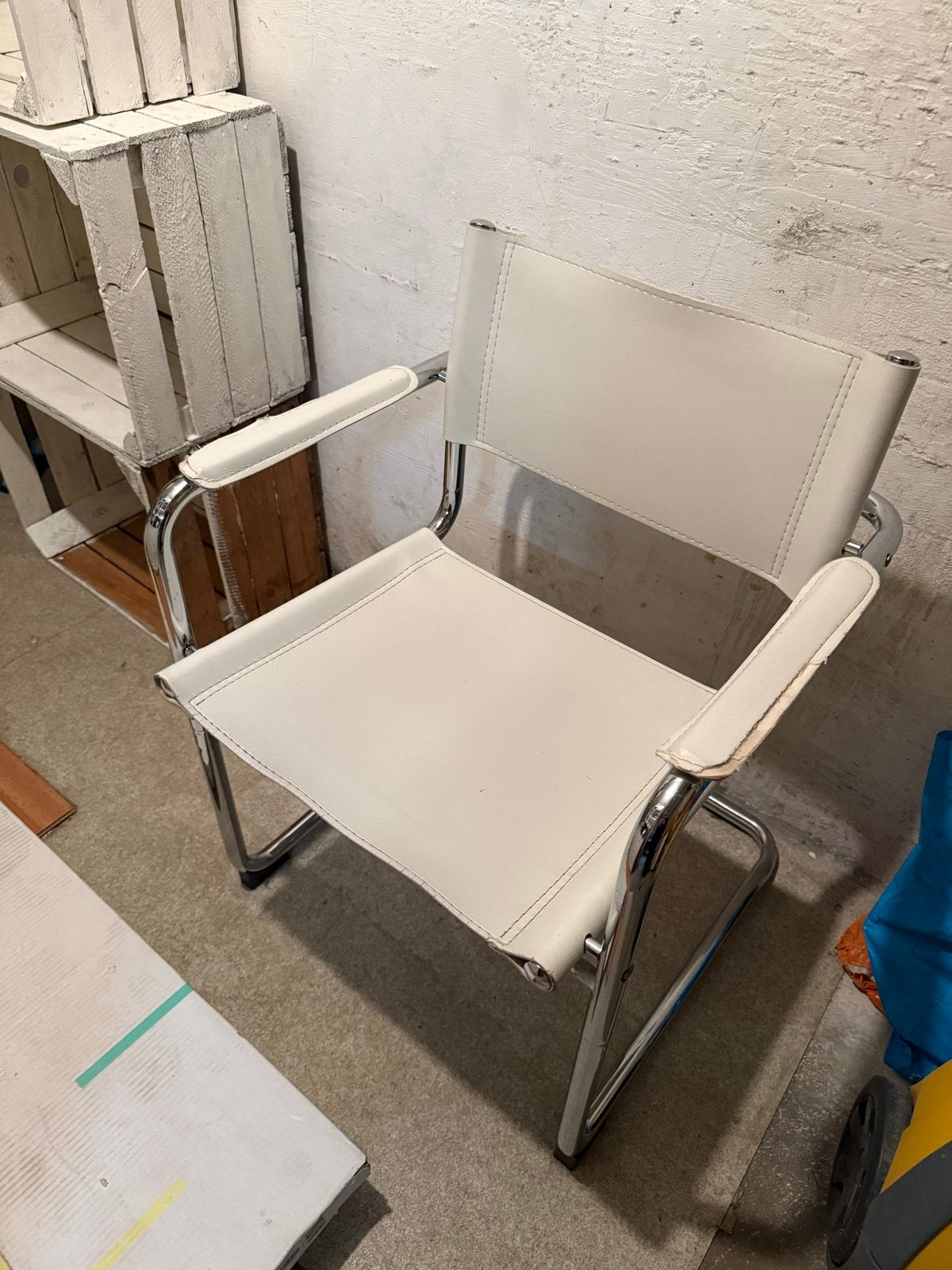 Vintage Bauhaus stijl cantilever stoel, wit leer en chroom, Ophalen