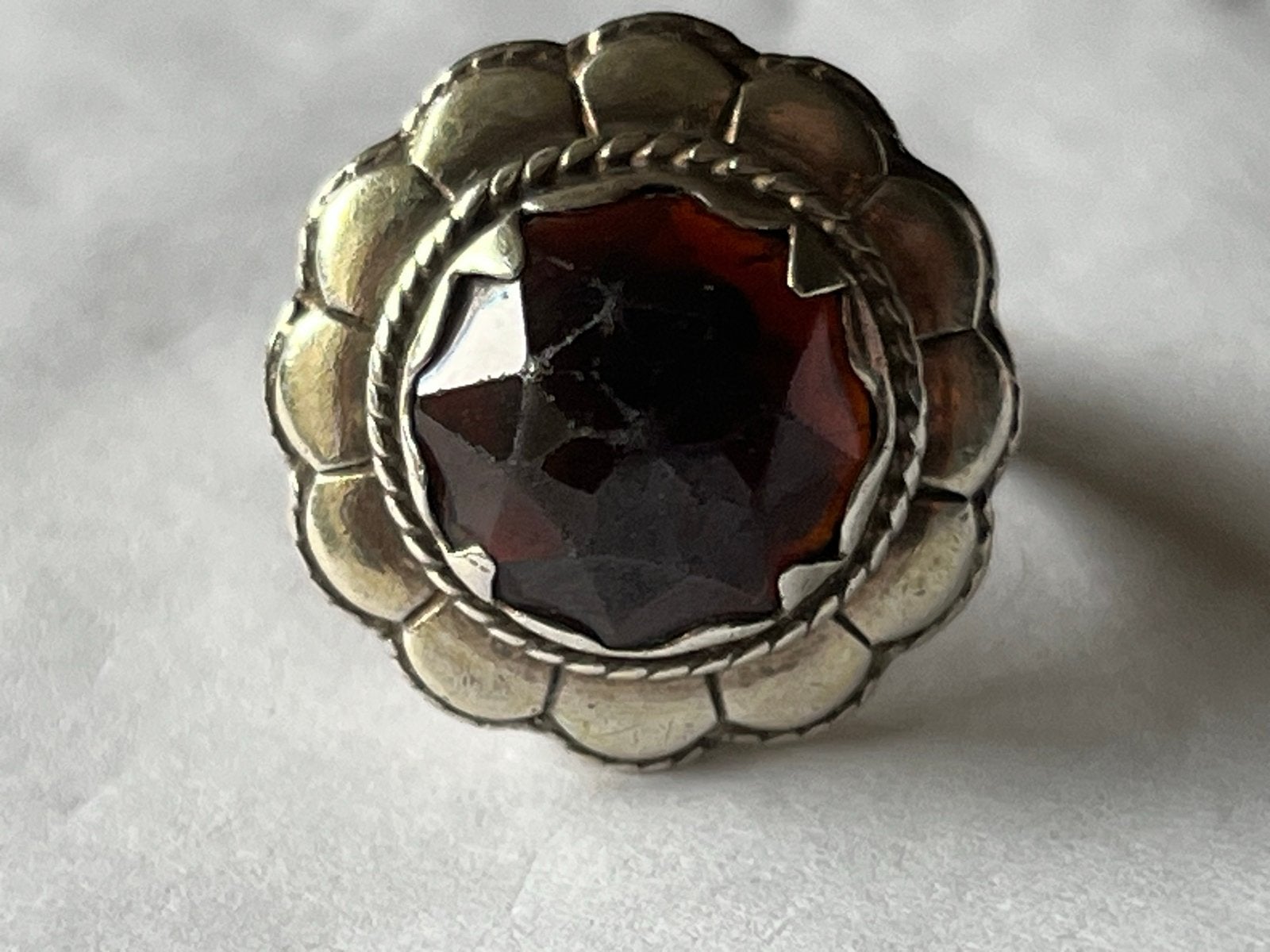 Antieke Zilveren Ring met Granaat, Maat 17.25, Gebruikt, Verzenden, 17 tot 18, Met edelsteen