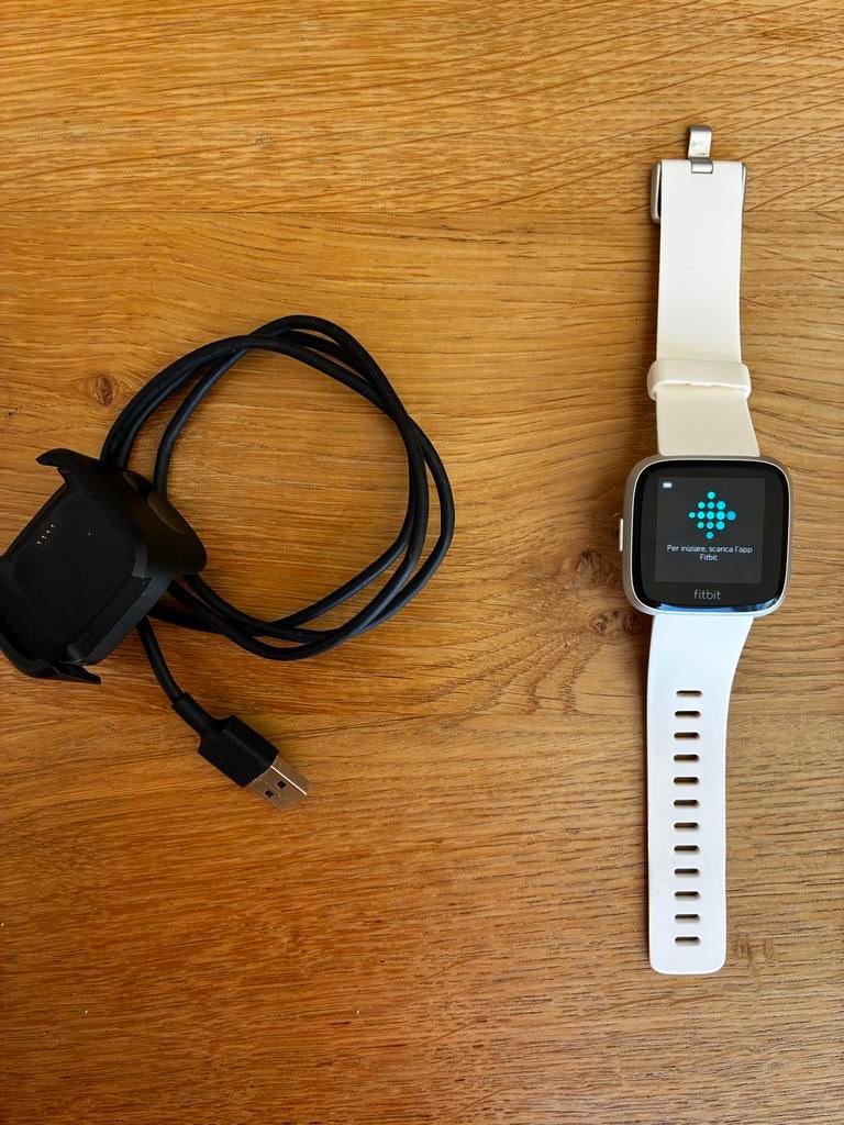 Fitbit Versa Smartwatch met Oplader - Wit, Ophalen, Wit, Waterdicht, Android