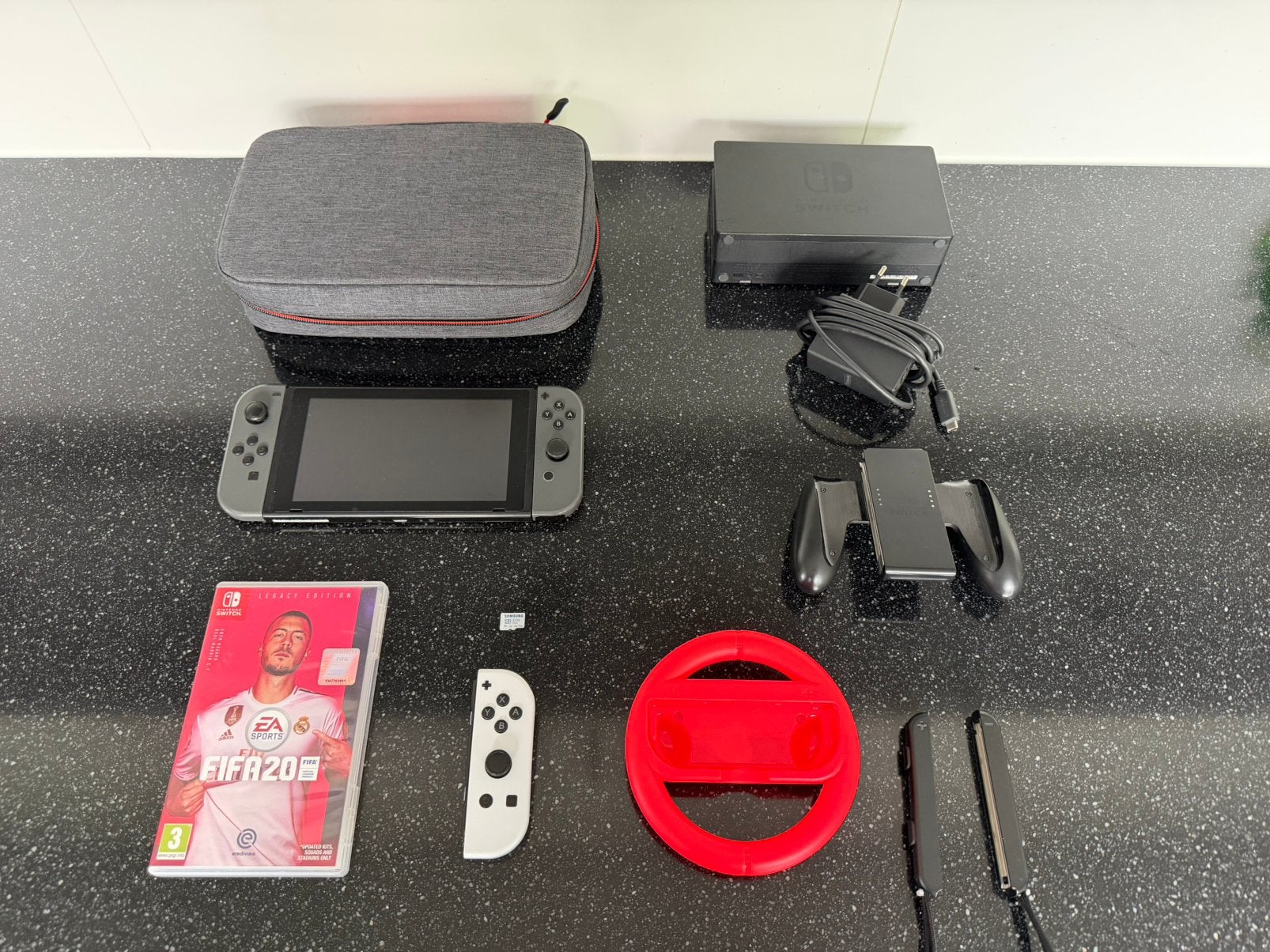 Nintendo Switch v2 | Grey | Krasvrij | Spellen | Accessoires, Switch 2019 Upgrade, Ophalen of Verzenden, Zo goed als nieuw, Met harde schijf