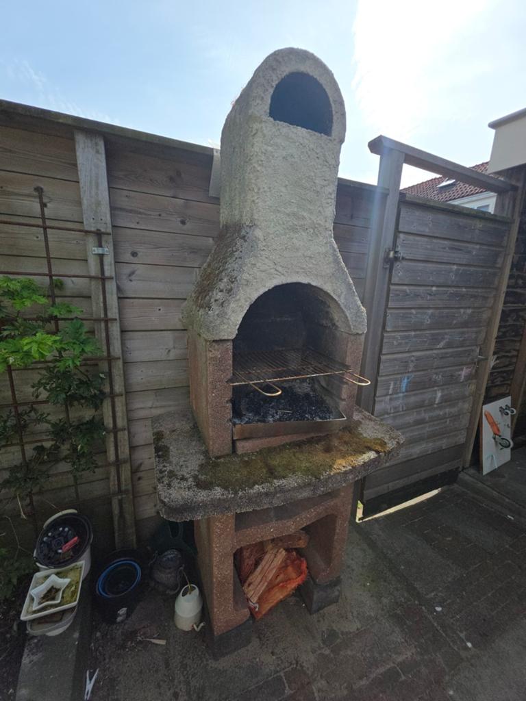 Stenen barbecue met schoorsteen, Ophalen of Verzenden, Gebruikt, Onbekend