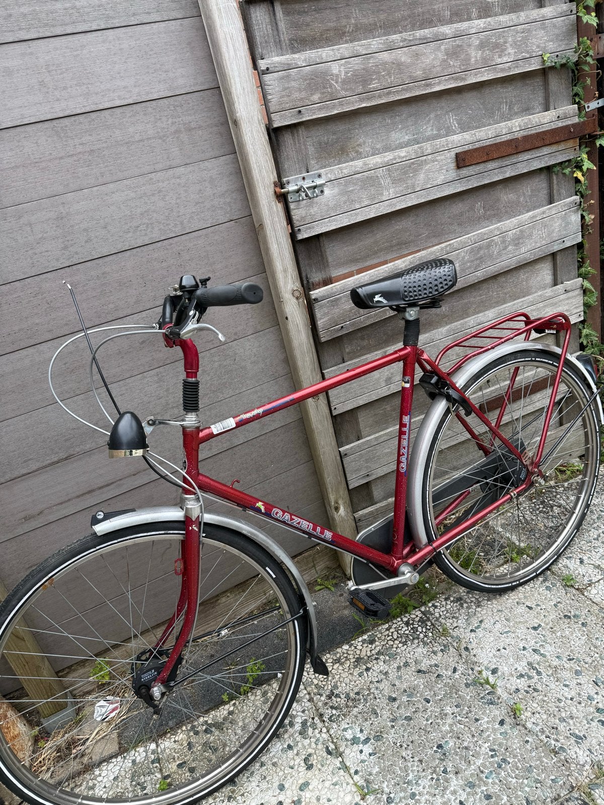 Gazelle fiets, rood, met bagagedrager, Ophalen, Velgrem, Versnellingen, Gazelle