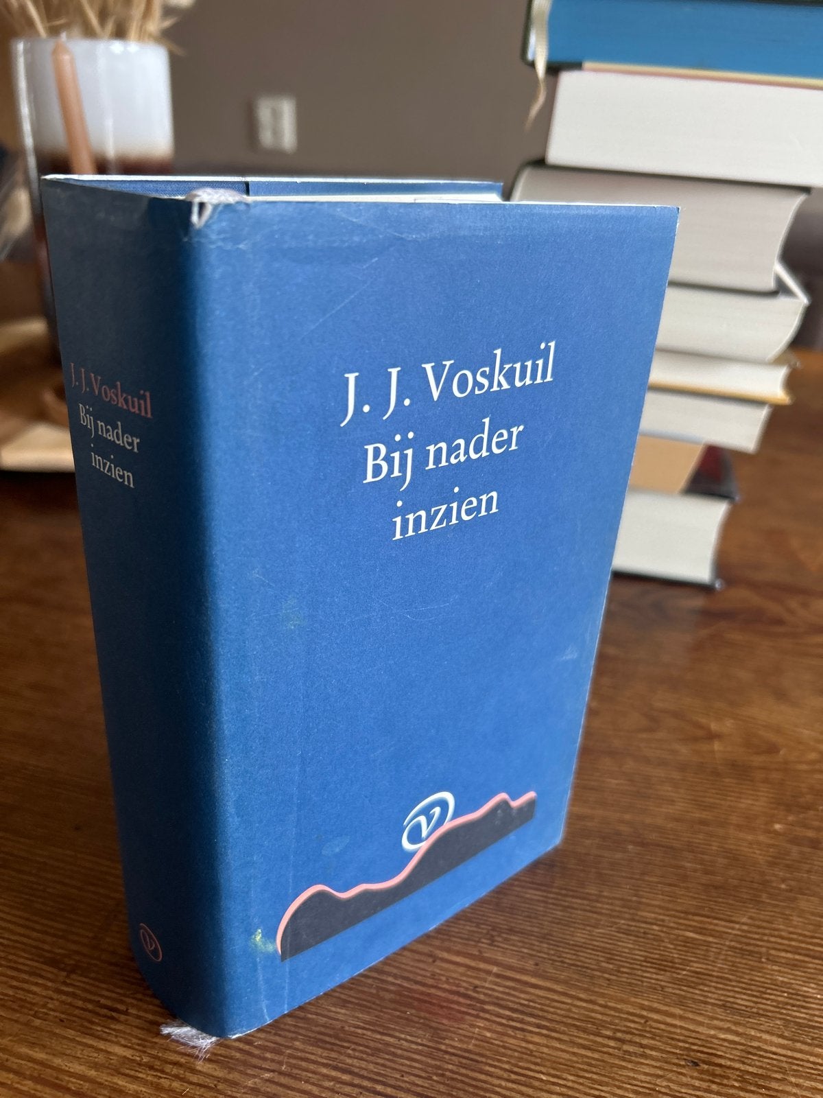 J.J. Voskuil - Bij nader inzien (Hardcover), Boeken, Ophalen of Verzenden, Gelezen, Nederland