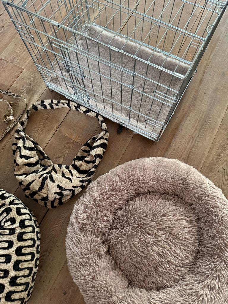 Uitzet voor hond / puppy: oa Dogguo mand, draagzak etc, Dieren en Toebehoren, Hondenmanden, Ophalen of Verzenden, Nieuw