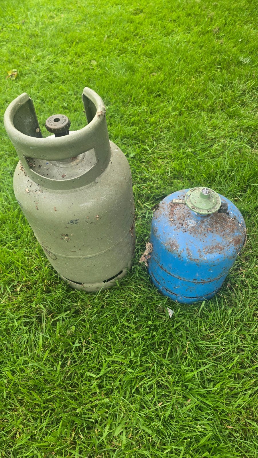 2 gasflessen (zit nog beetje in), Ophalen of Verzenden, Gebruikt