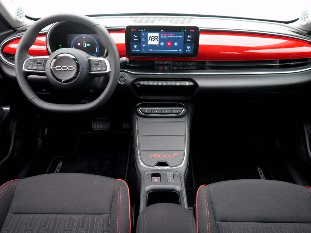 Fiat 600E RED 54 kWh | LED | Snelladen (bj 2024, automaat), Auto's, Fiat, Automaat, Gebruikt, Zwart, 157 pk