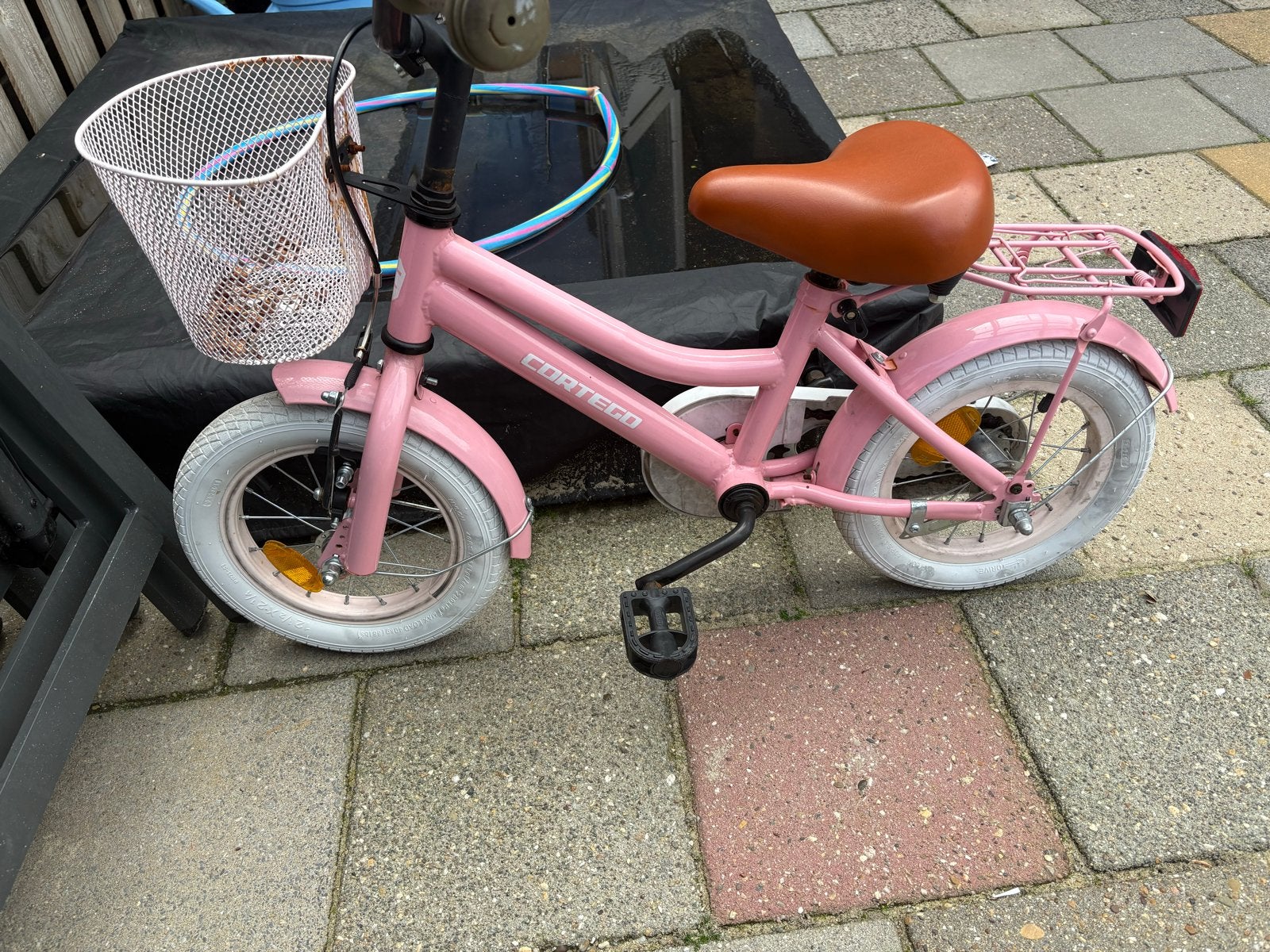 Roze kinderfiets met zijwielen en mandje, Terugtraprem, Zijwieltjes, Ophalen of Verzenden, 16 tot 20 inch