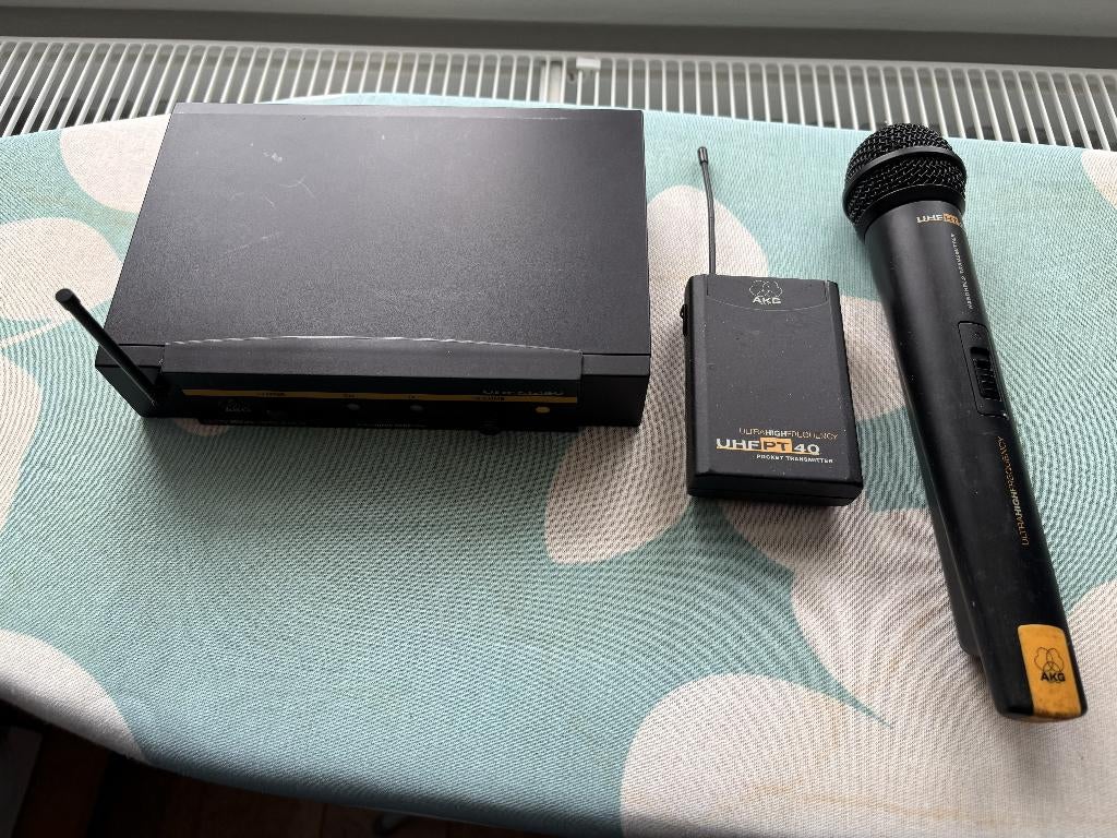 AKG WMS40 Draadloze Microfoon (handmicrofoon en beltpack), Muziek en Instrumenten, Ophalen of Verzenden, Zo goed als nieuw, Overige typen