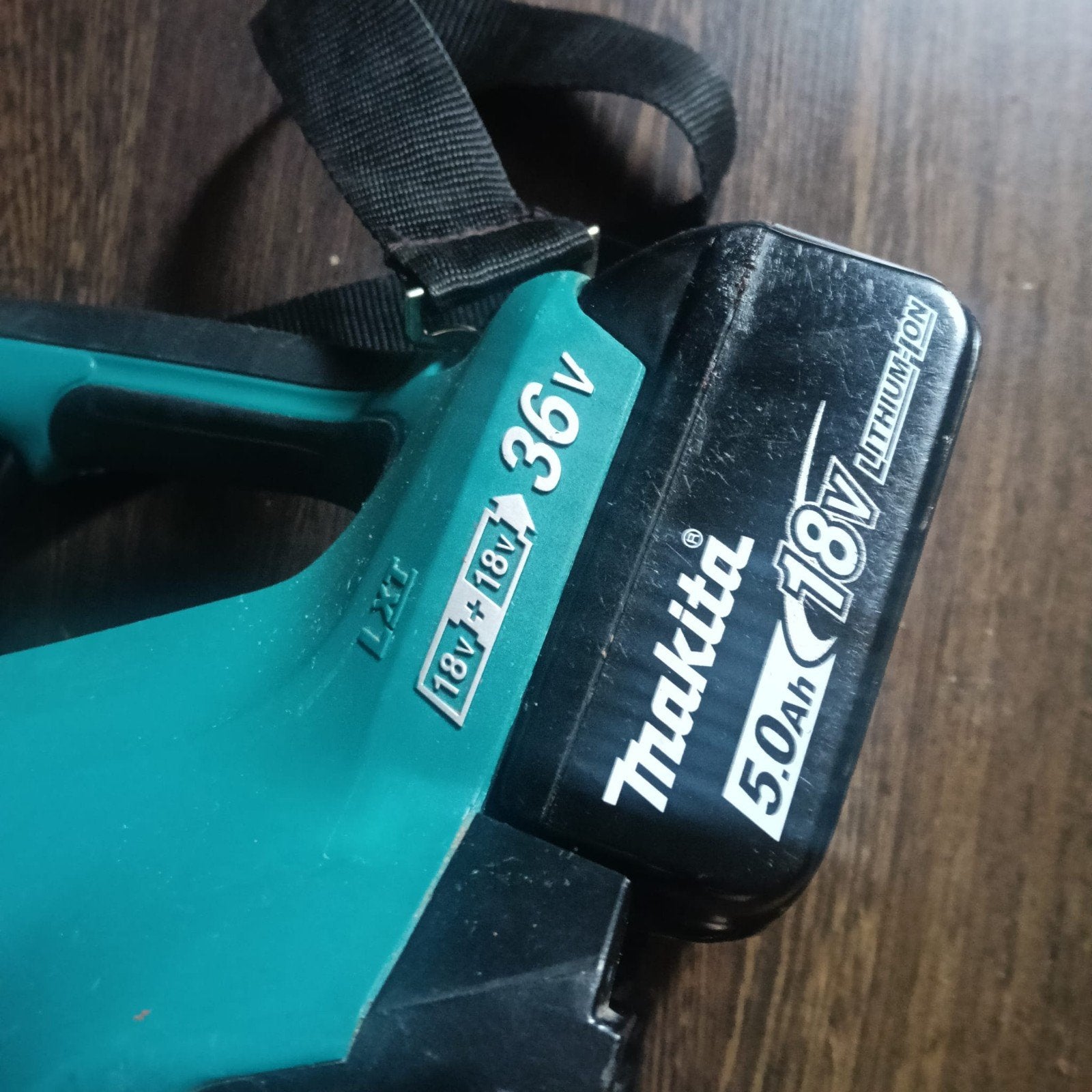 Makita Accu Bladblazer 36V (2x18V) met 5.0Ah accu en lader, Gebruikt, Ophalen of Verzenden, Makita, Accu