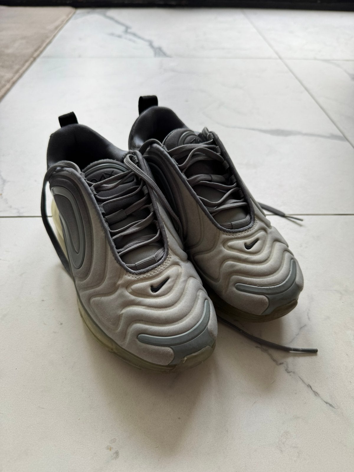 Sneakers nike air max 720 grijs maat 36, Ophalen of Verzenden, Zo goed als nieuw, Grijs, Sneakers of Gympen