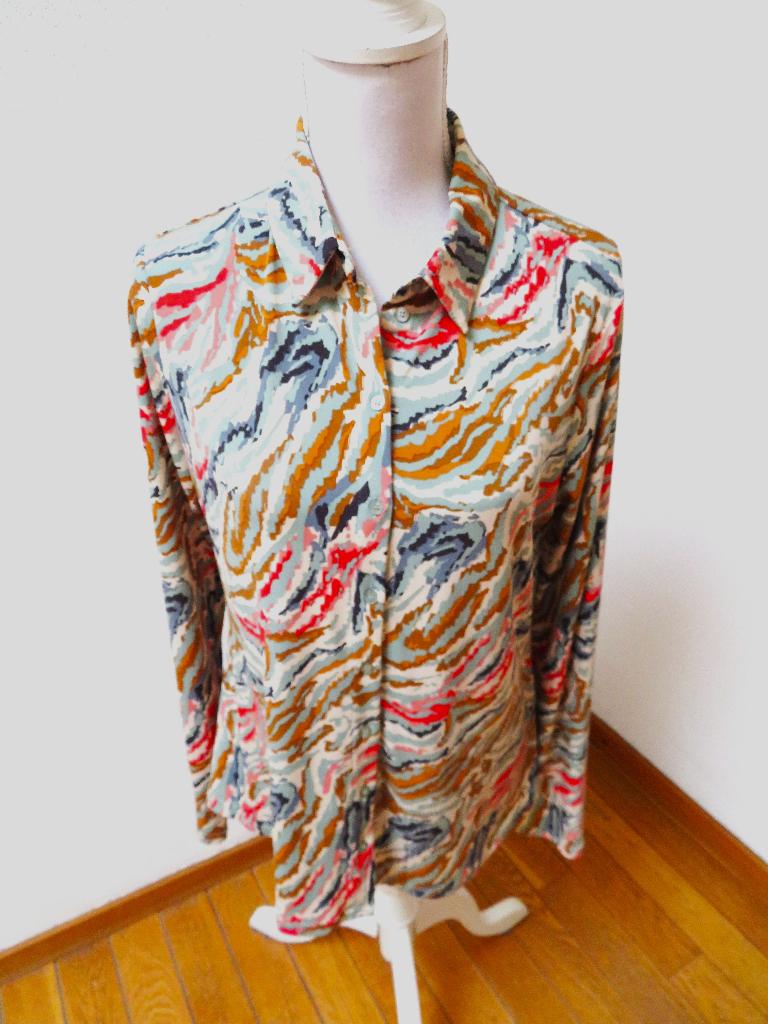 X36 ANDCOWOMAN nieuwe blouse travelstof groen rood 38, Kleding | Dames, Blouses en Tunieken, Maat 38/40 (M), Nieuw, Ophalen of Verzenden