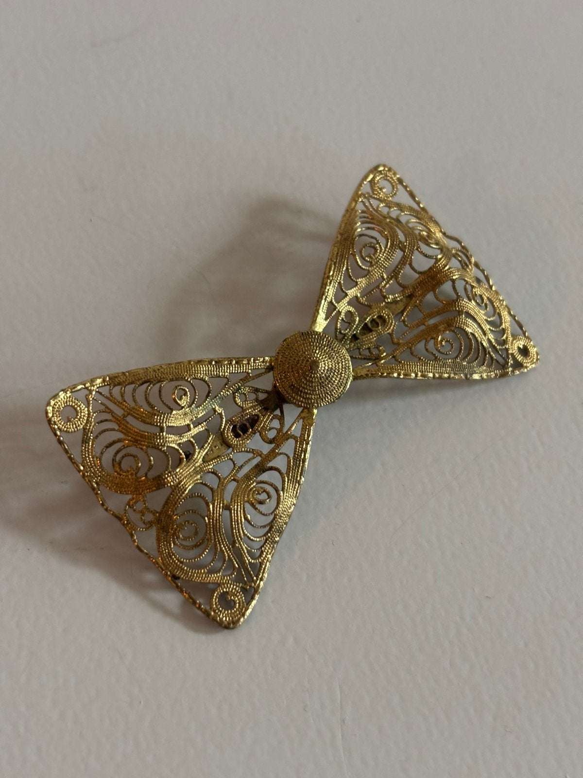 Vintage Goudkleurige strik broche, Verzenden, Zo goed als nieuw, Goud, Overige materialen