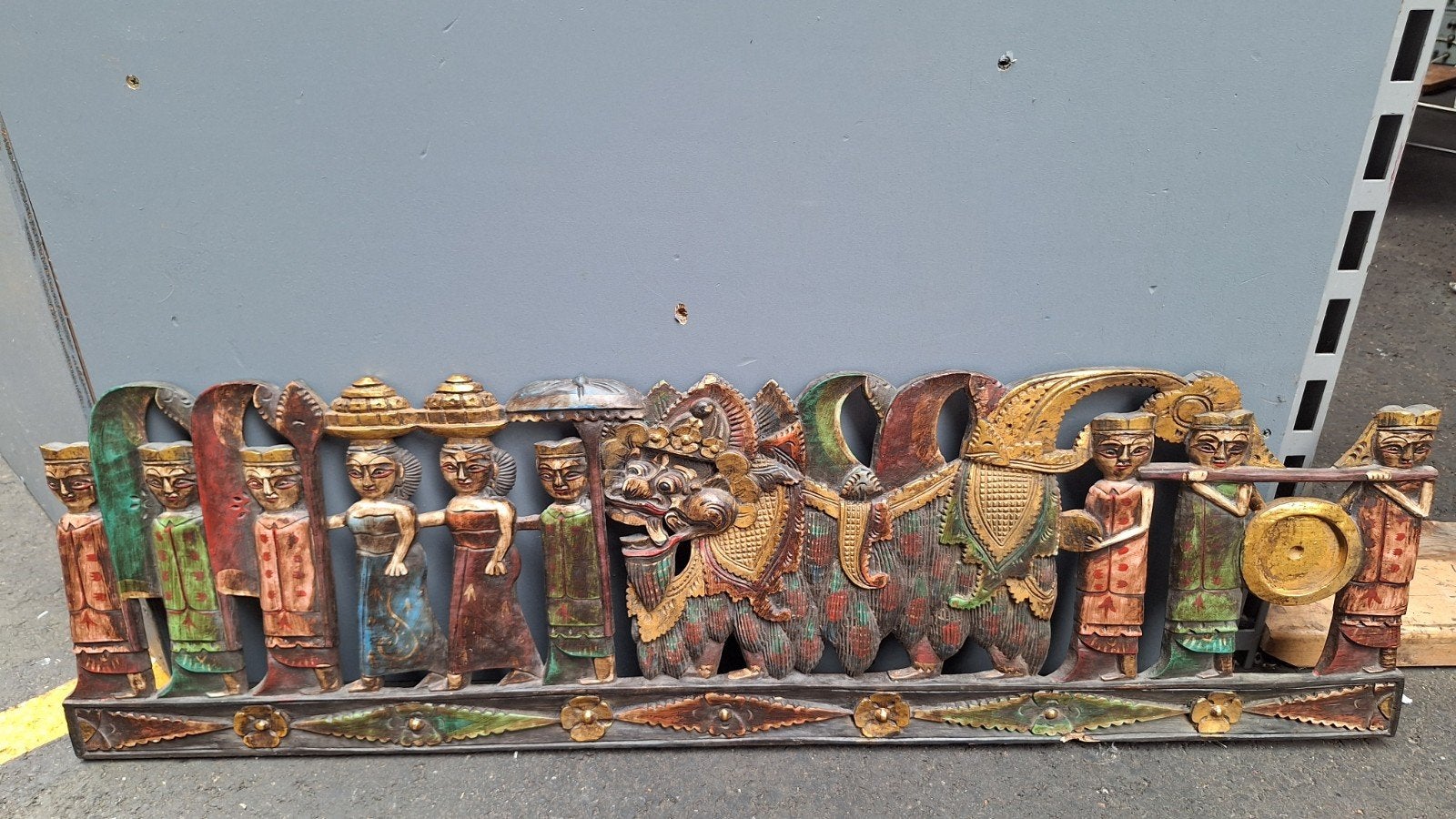 Uniek Balinees houtsnijwerk met mythologische figuren, Antiek en Kunst, Handgemaakt, Wanddecoratie, Scène, Hout