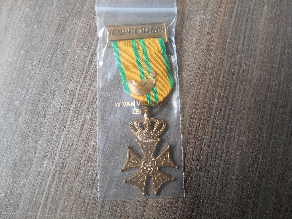 Vierdaagse medaille 2de keer, Verzamelen, Militaria | Algemeen, Ophalen of Verzenden, Landmacht, Nederland, Lintje, Medaille of Wings