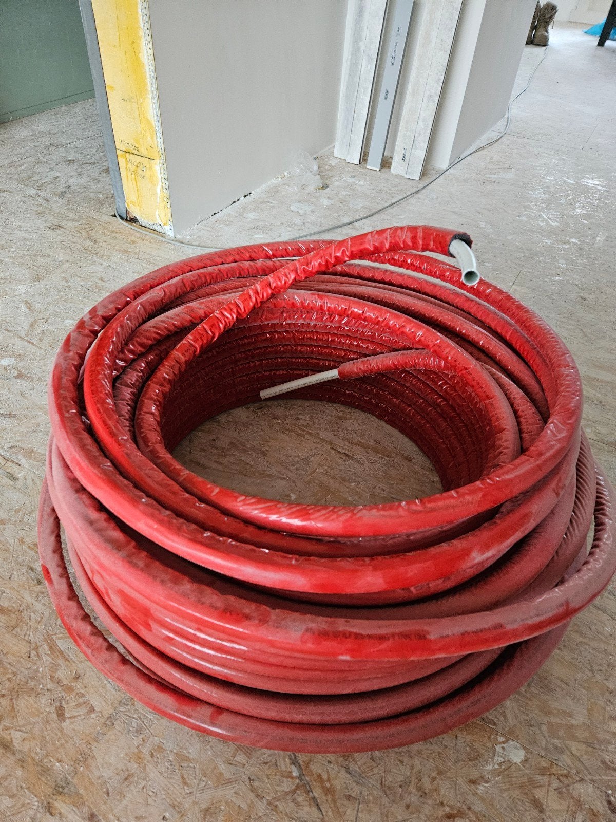 Henco meerlagenbuis 16x2mm met isolatie rood (ca. 50m), Ophalen, Nieuw, Overige merken, Kabel of Snoer