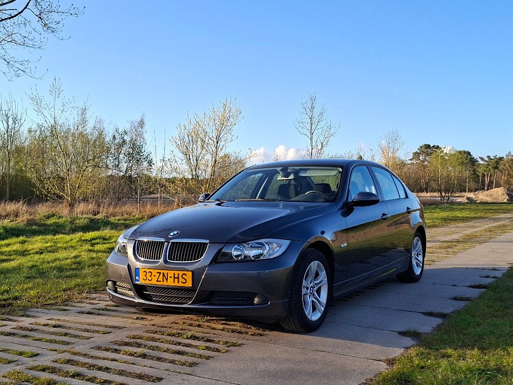 BMW 3-Serie 2.0 I 318 105KW AUT 2008 Grijs SLECHTS 42.000 KM, Automaat, 1995 cc, 75 €/maand, Grijs