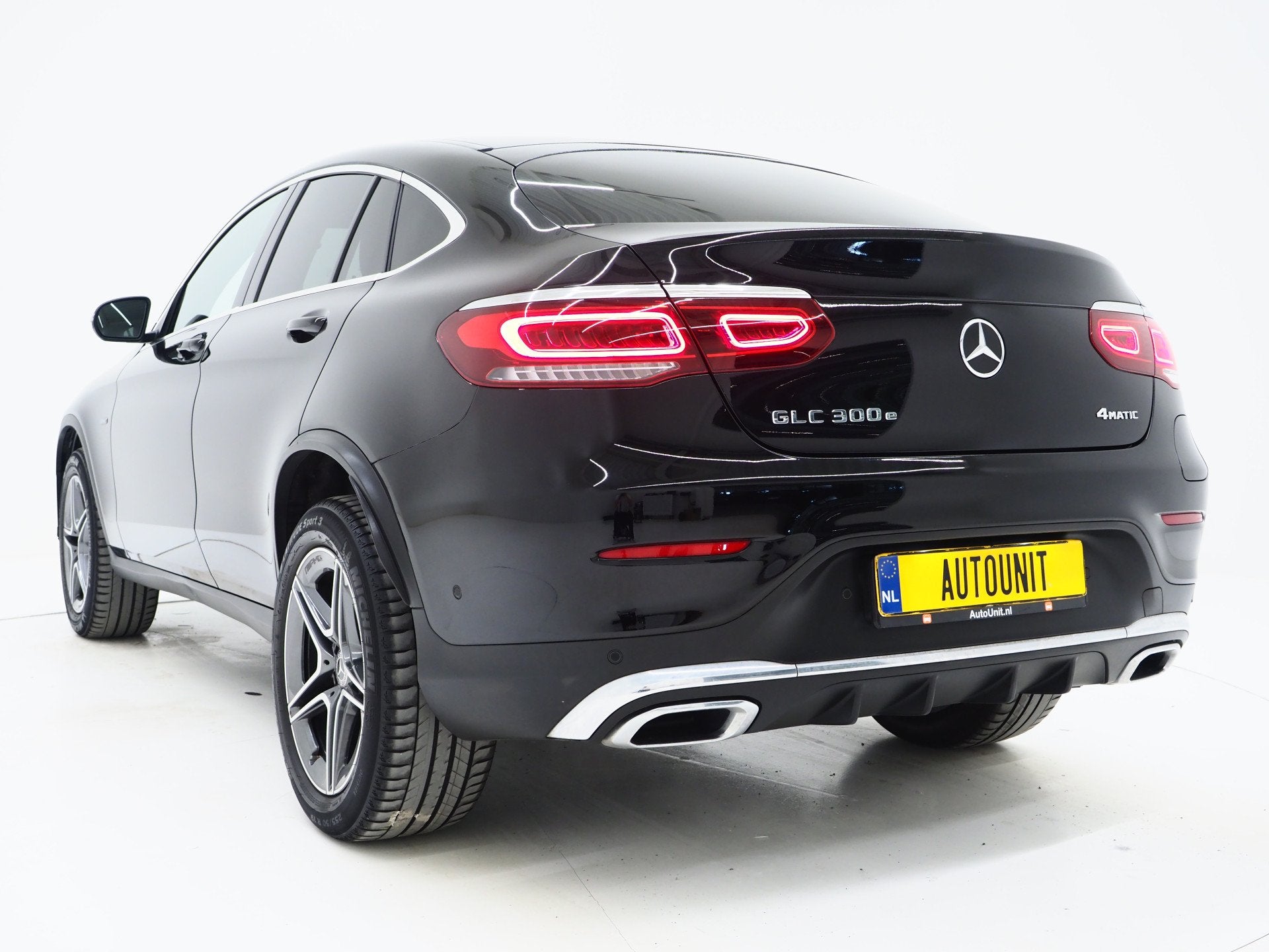 Mercedes-Benz GLC Coupé 300e 4MATIC AMG | Leder/Alcantara |, Auto's, Automaat, 1940 kg, Automatische klimaatregeling, Gebruikt