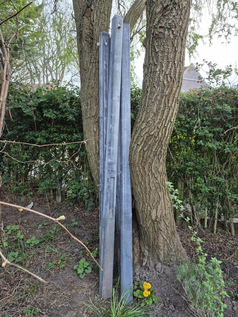4 x Schuting beton palen, Tuin en Terras, Palen, Balken en Planken, Ophalen of Verzenden, 250 cm of meer, Palen