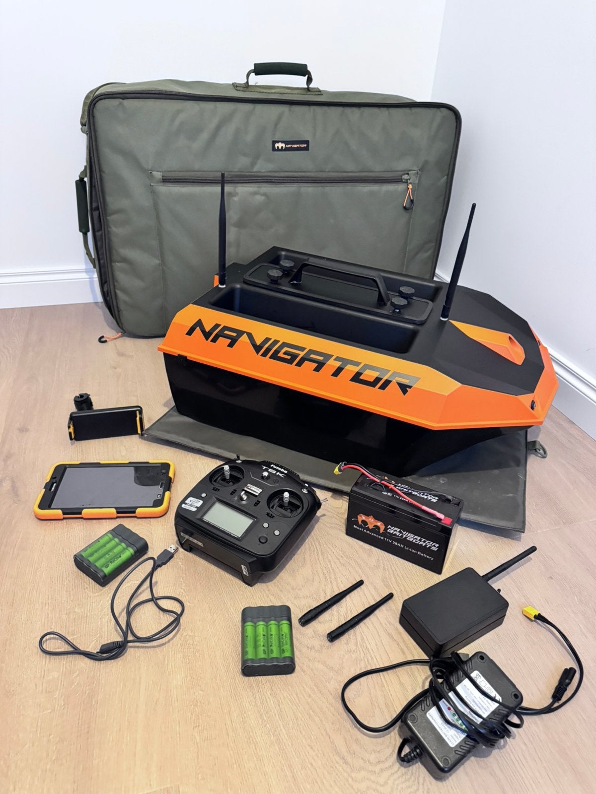 Navigator voerboot, dieptemeter, GPS-autopilot, Ophalen, Zo goed als nieuw, Overige typen