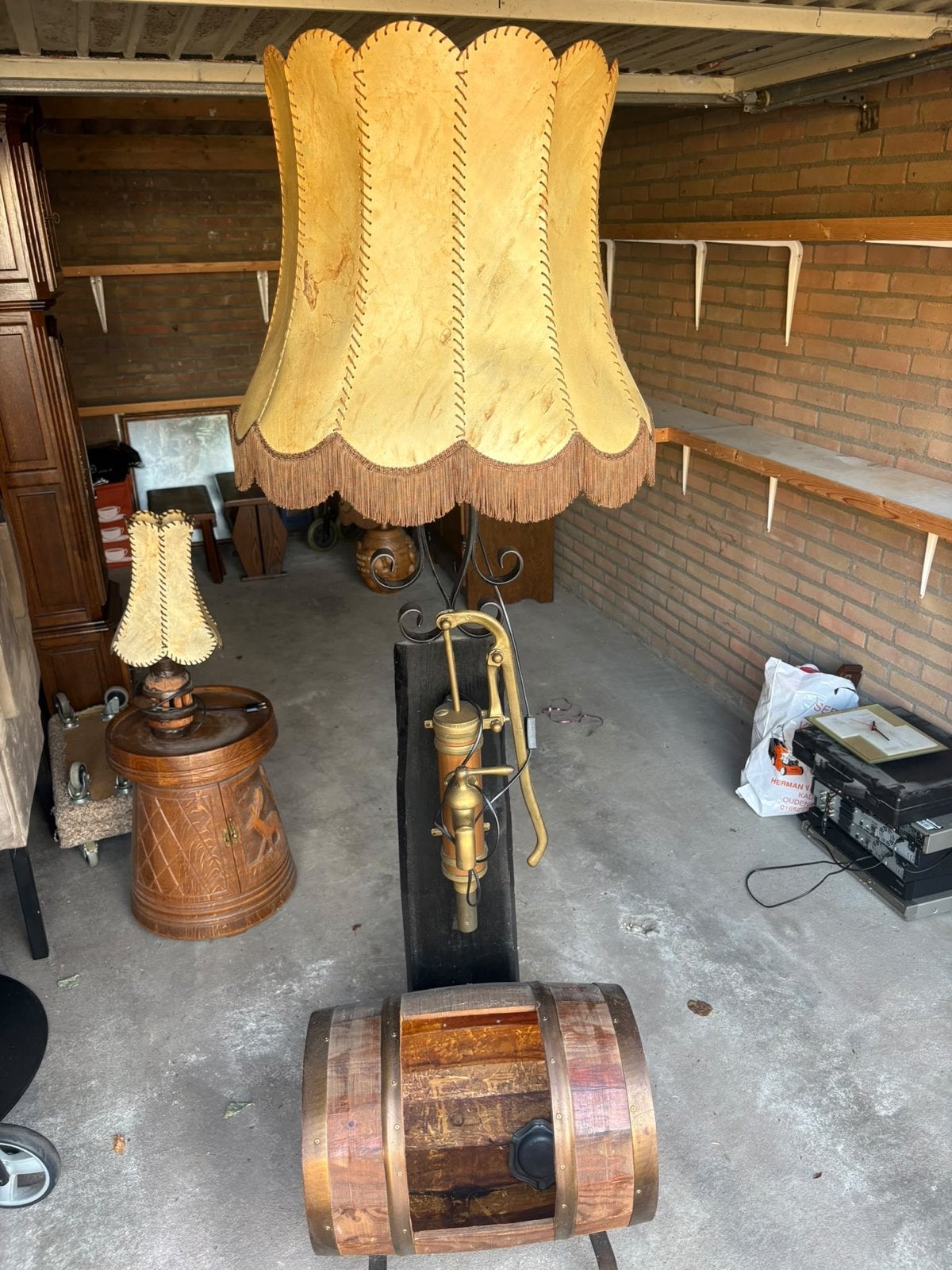 Unieke vintage vloerlamp met waterpomp design, Ophalen
