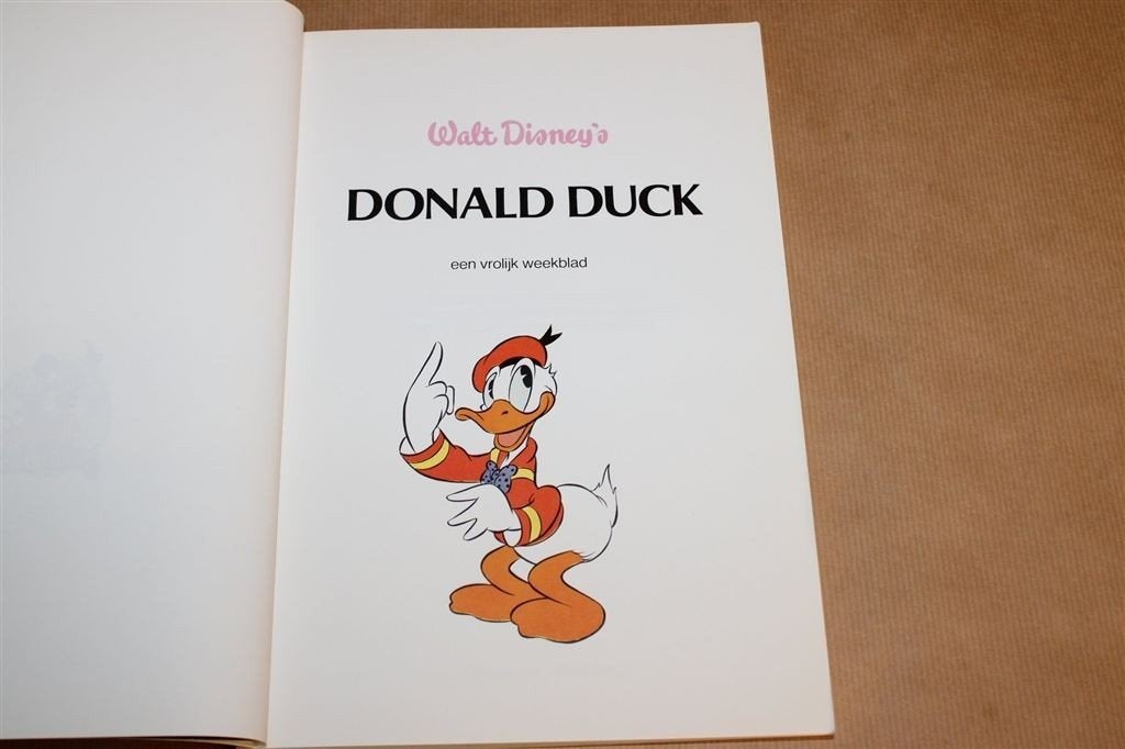 Donald Duck Jubileumboek — Eerste 10 Nummers uit 1952, Eén stripboek, Ophalen of Verzenden, Gelezen