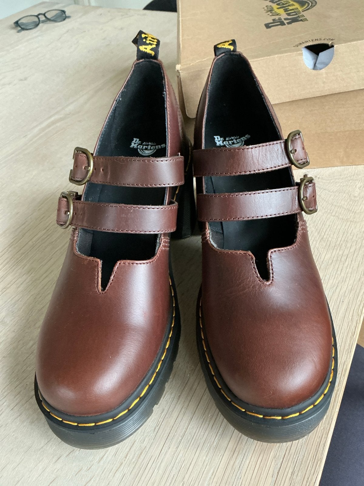 Dr. Martens Eeviee Mary Jane Hakken - Donkerbruin maat 43, Kleding | Dames, Ophalen of Verzenden, Nieuw, Bruin, Schoenen met hoge hakken