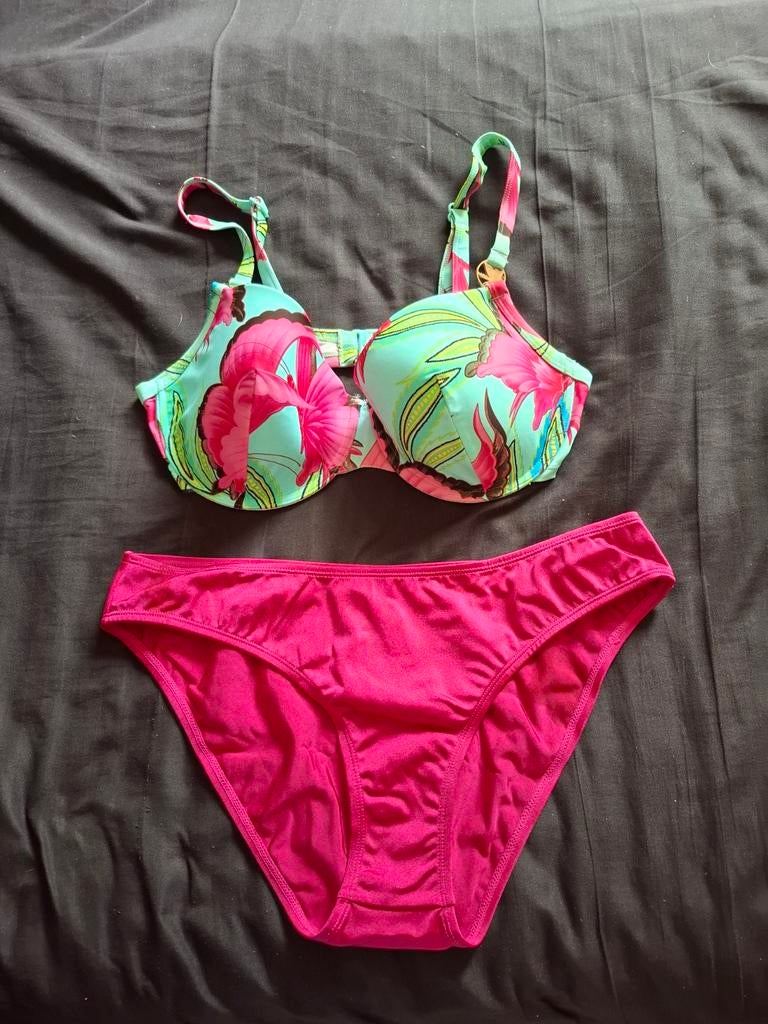 Mooie groen/roze bikini mt.42/44, Ophalen of Verzenden, Gedragen, Groen, Bikini