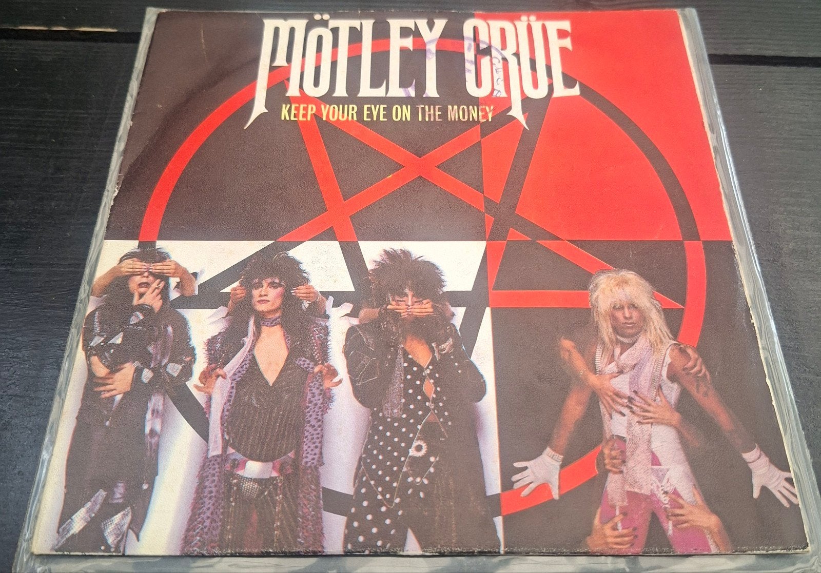 motley crue single keep your on the money, 7 inch, Ophalen of Verzenden, Zo goed als nieuw, EP