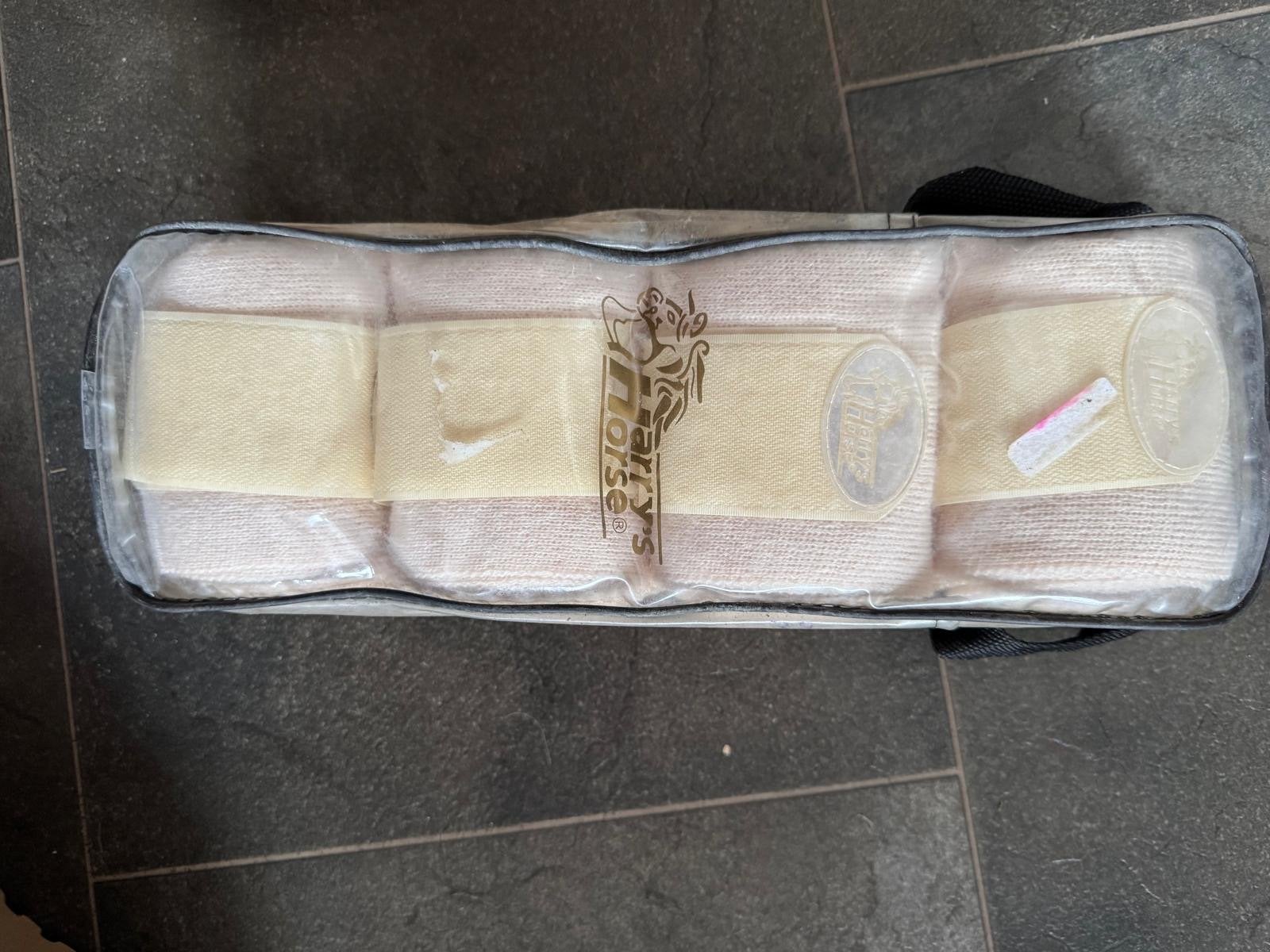 Vier crèmekleurige bandages Harry Horse, Ophalen of Verzenden