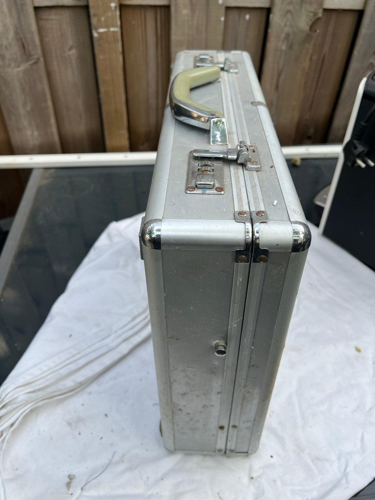 Gebruikte aluminium gereedschap koffer met slot, Gebruikt, Slot, Minder dan 50 cm, Ophalen of Verzenden
