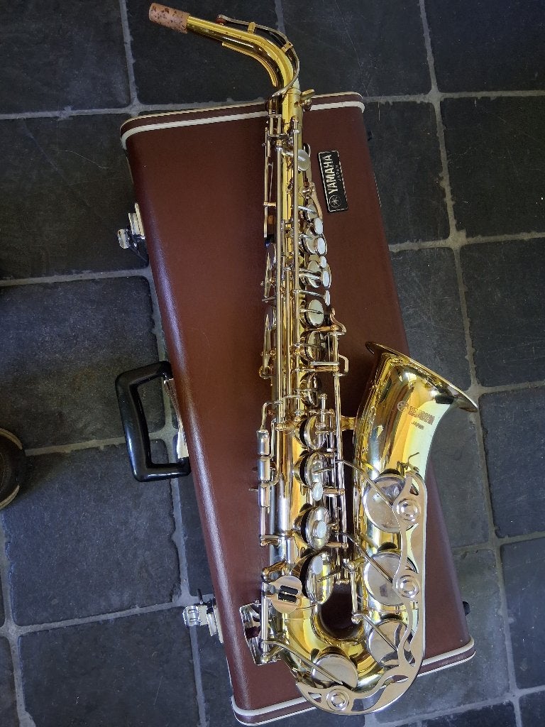 Yamaha YAS-23 altsaxofoon volledig gereviseerd, Muziek en Instrumenten, Ophalen of Verzenden, Zo goed als nieuw, Alt, Met koffer