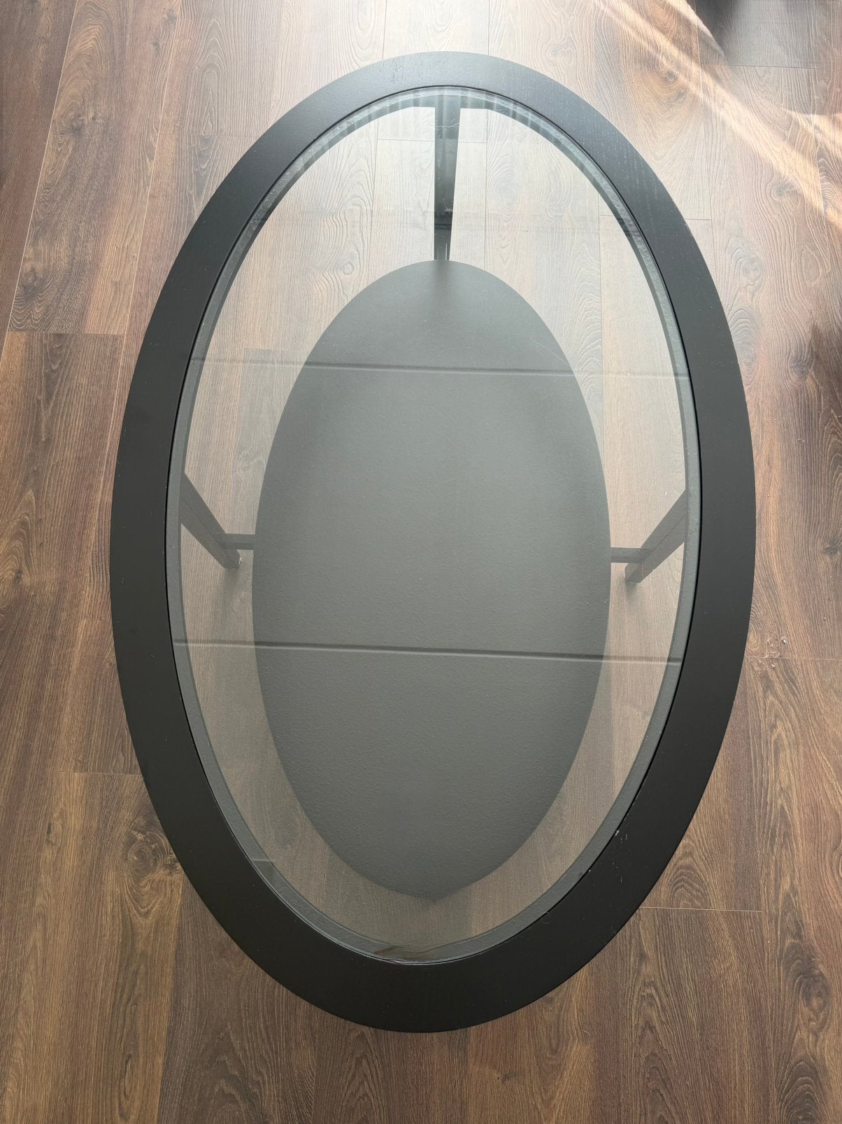 Mooie zwarte ovale salontafel met glazen blad, Ophalen, 50 – 75, Gebruikt, 100 tot 150 cm