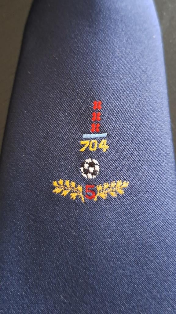 Amsterdam 704 Voetbaltoernooi 1979 stropdas blauw 1e lustum, Ophalen of Verzenden, Nieuw, Gebruiksvoorwerp