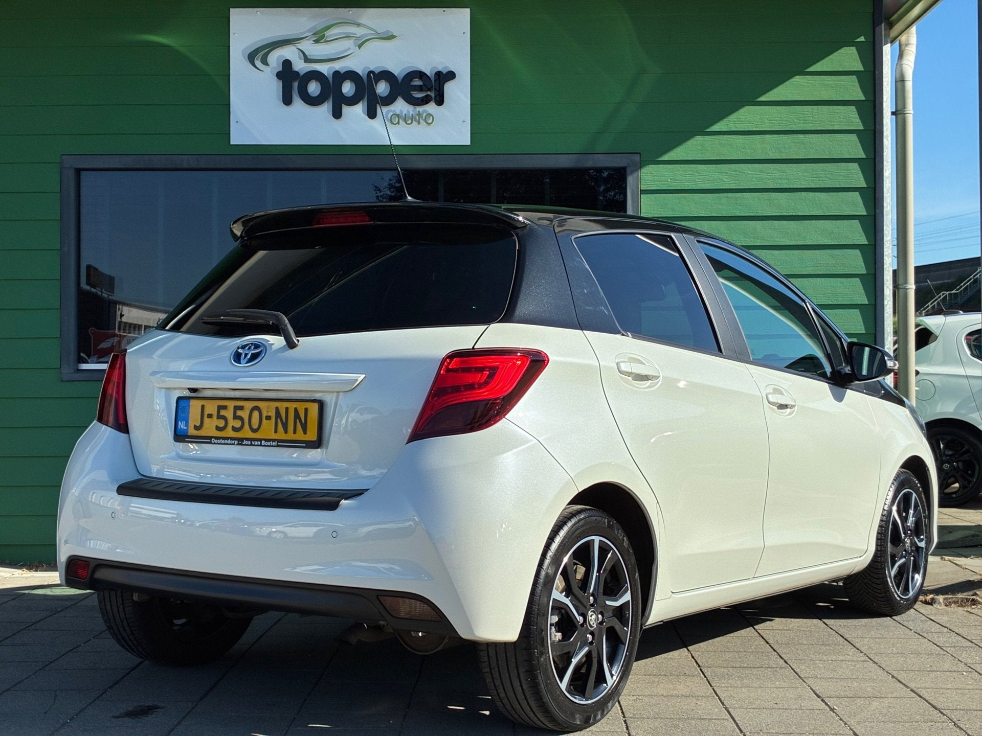 Toyota Yaris 1.5 Hybrid Dynamic Bi-Tone|Automaat|Camera|Navi, Auto's, Gebruikt, Euro 6, 4 cilinders, 1070 kg