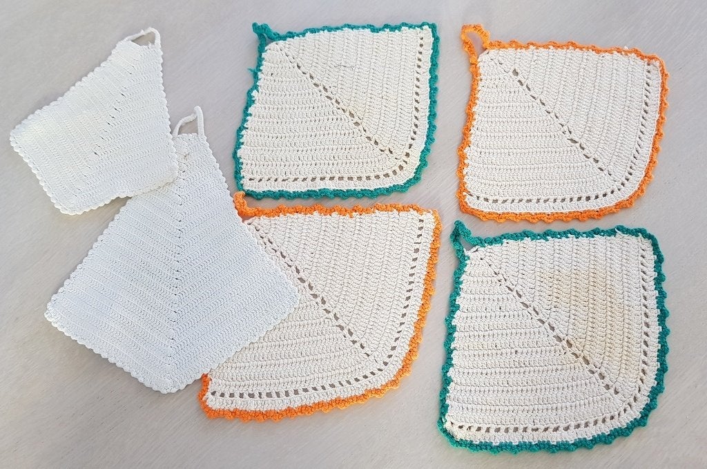 '50-ties vintage nostalgie: GEHAAKTE PANNENLAPPEN, Huis en Inrichting, Pannenlap of onderzetter, Gebruikt, Katoen, Overige kleuren