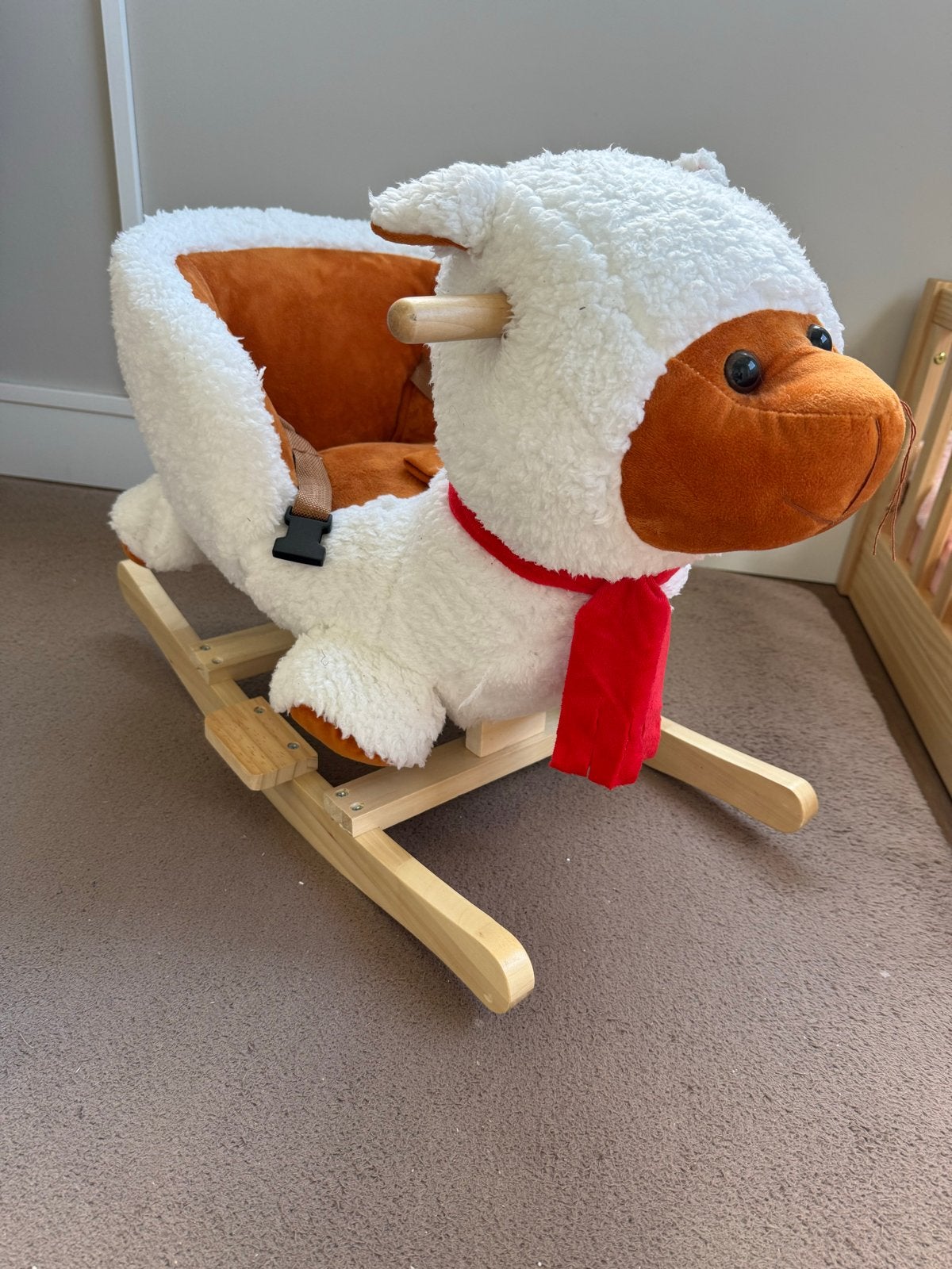 Schattig schaap hobbelpaard met veiligheidsgordel, Ophalen, Zo goed als nieuw, Jongen of Meisje