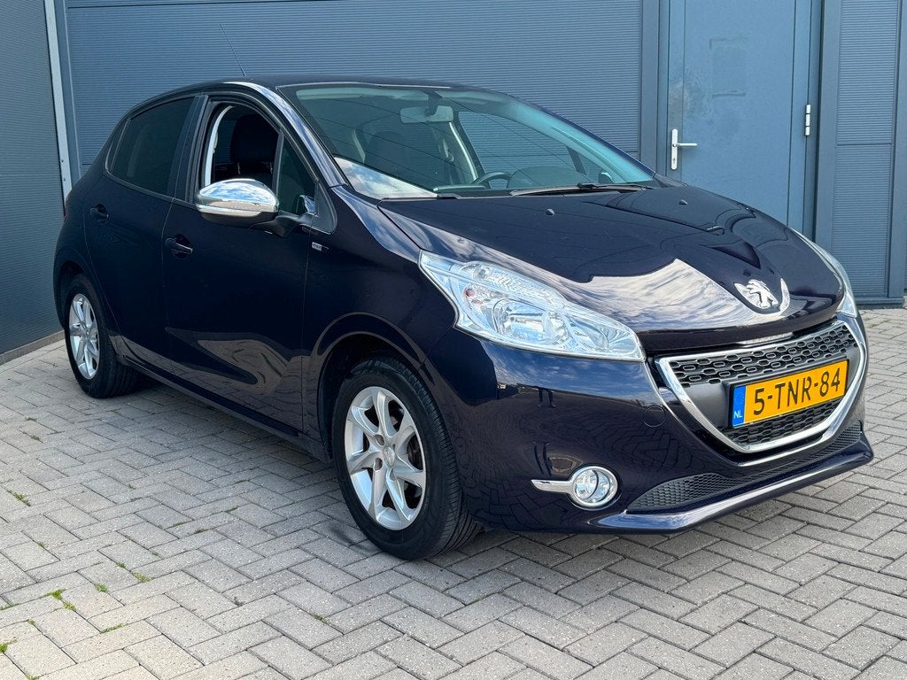 Peugeot 208 1.2 VTi Style / Airco / Navi / Nw Riem, Voorwielaandrijving, Euro 5, Gebruikt, 31 €/maand