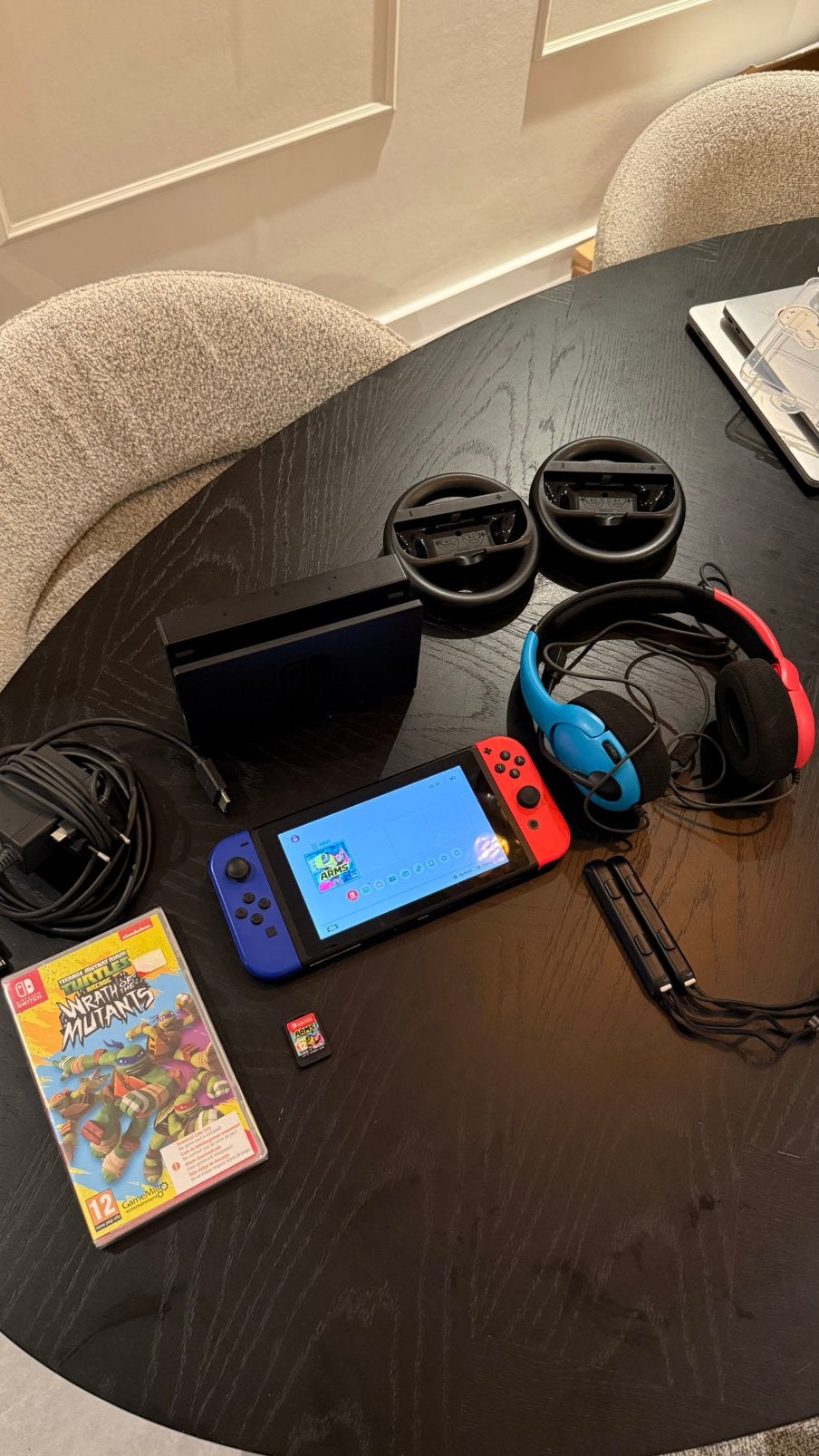 Nintendo Switch V2 compleet + ARMS + accessoires, Spelcomputers en Games, Switch 2019 Upgrade, Met games, Met 2 controllers, Ophalen of Verzenden